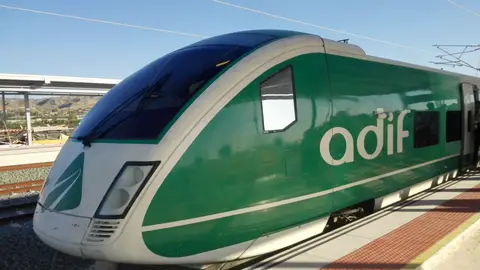 Maquina de tren de prueba en la estación del AVE de Matola. Maquina de tren de prueba en la estación del AVE de Matola.