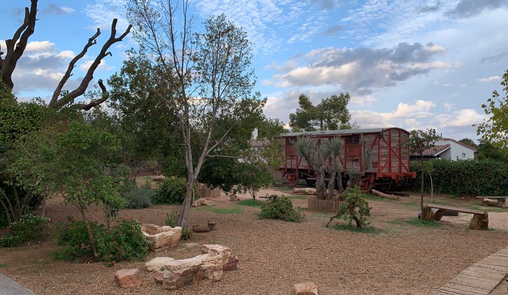 Un tren en el jardín Un tren en el jardín