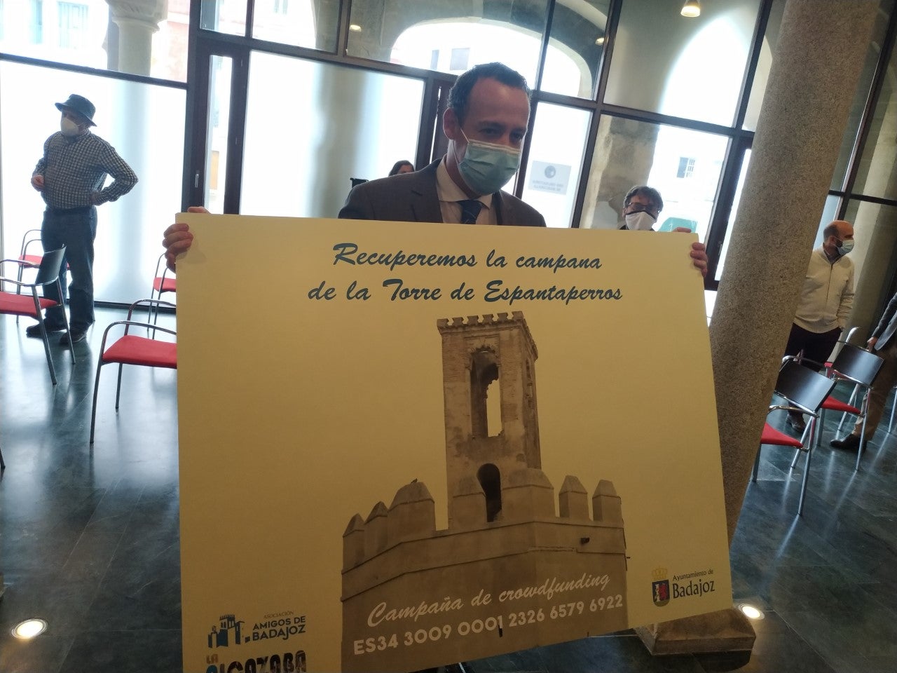 El Ayuntamiento de Badajoz lanza una campaña de mecenazgo para costear la campana que prevé instalar en la Torre de Espantaperros. El Ayuntamiento de Badajoz lanza una campaña de mecenazgo para costear la campana que prevé instalar en la Torre de Espantaperros.