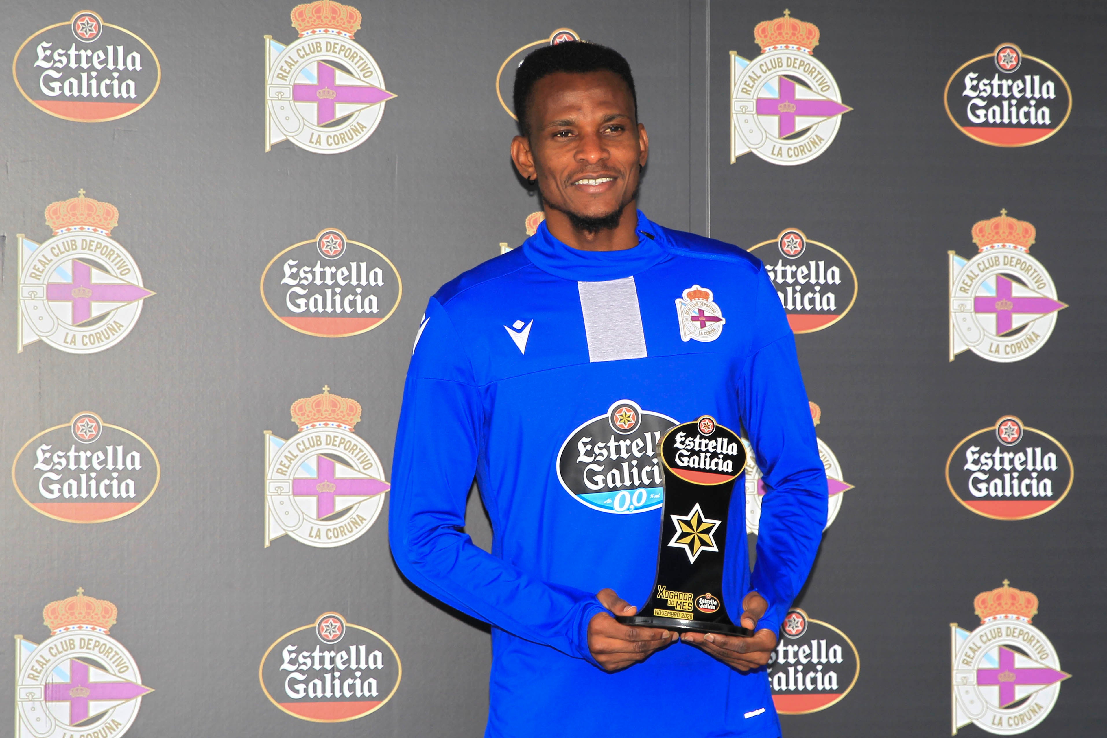 Miku, recuperado y Uche Agbo, premiado e indignado con el cuarto árbitro del PSG-Estambul Miku, recuperado y Uche Agbo, premiado e indignado con el cuarto árbitro del PSG-Estambul