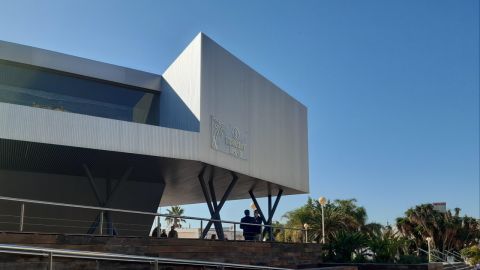 Oficina municipal de información turística en el Paseo del Puerto de Alicante