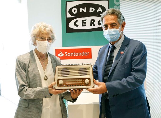 María Victoria Troncoso recibe el Premio Mujer Cantabria 2020 María Victoria Troncoso recibe el Premio Mujer Cantabria 2020