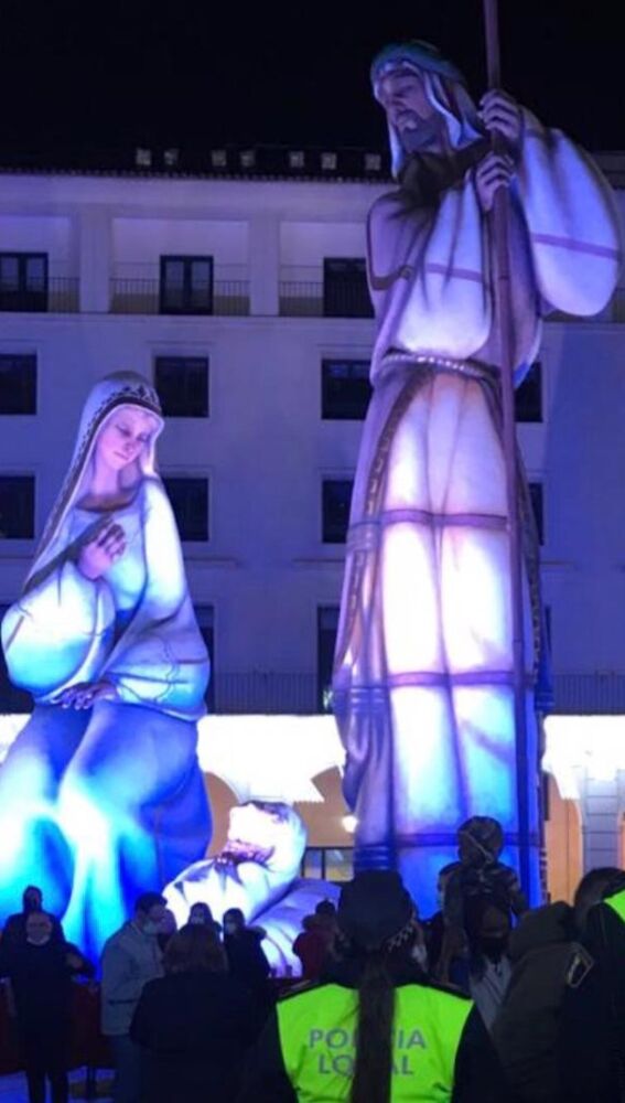 Belén Monumental con ambientación musical y luminosa