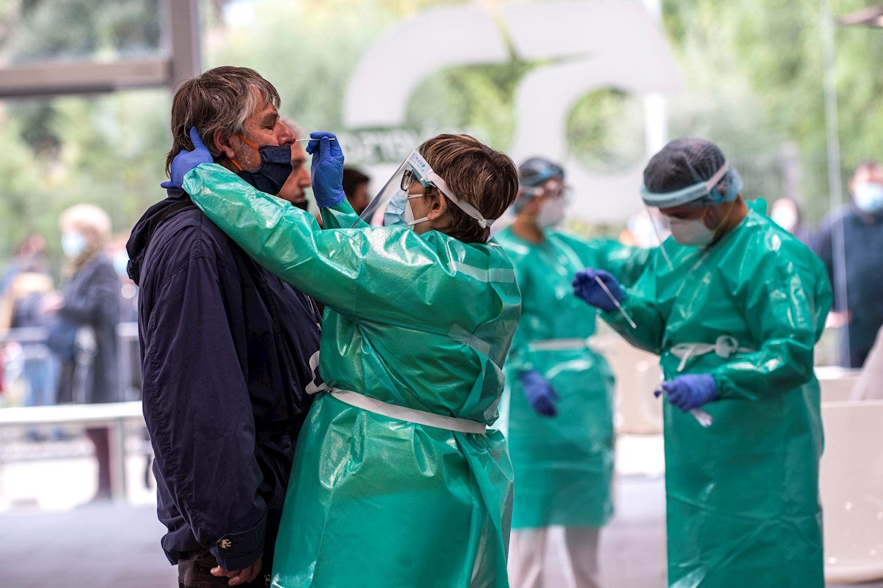 60 contagios y todo apunta a que el origen se reduce al ámbito escolar. 60 contagios y todo apunta a que el origen se reduce al ámbito escolar.