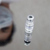 AstraZeneca combinará su vacuna con la rusa Sputnik