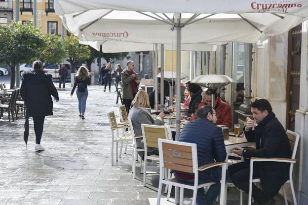El Ayuntamiento de Badajoz ha lanzado nuevas medidas relativas a los veladores de la ciudad. El Ayuntamiento de Badajoz ha lanzado nuevas medidas relativas a los veladores de la ciudad.