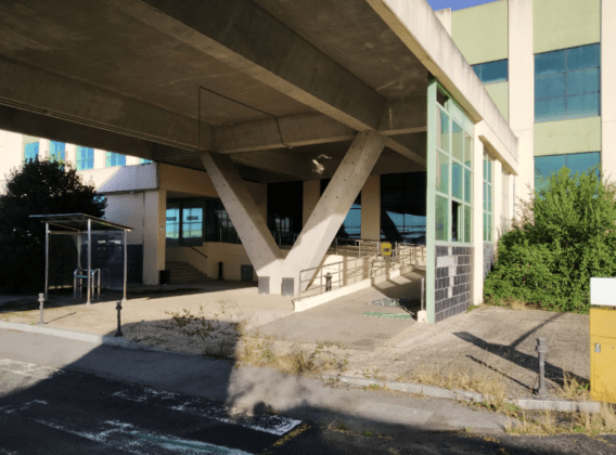 ¿Un centro de vacunación masiva en la vieja terminal del aeropuerto de Lavacolla? ¿Un centro de vacunación masiva en la vieja terminal del aeropuerto de Lavacolla?