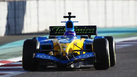 Fernando Alonso regresa a bordo del Renault R25.