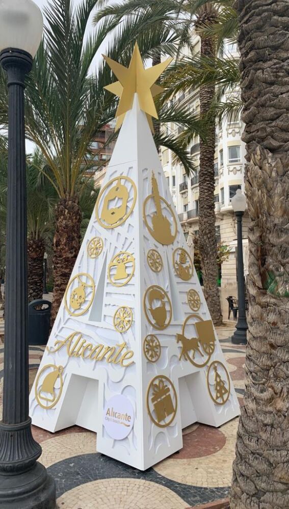 Uno de los Puntos-Foto en la Explanada de Alicante