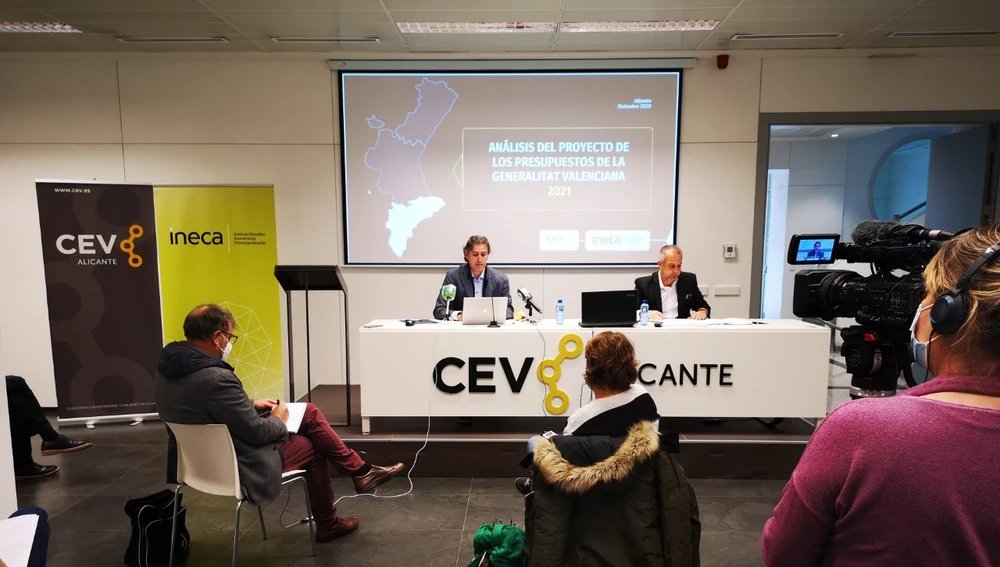 Un momento de la presentación en la sede de la CEV en Alicante
