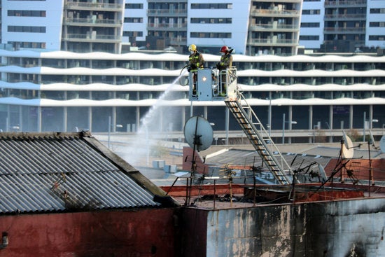 Comencen les tasques de desenrunament a l'edifici sinistrat a Badalona Comencen les tasques de desenrunament a l'edifici sinistrat a Badalona