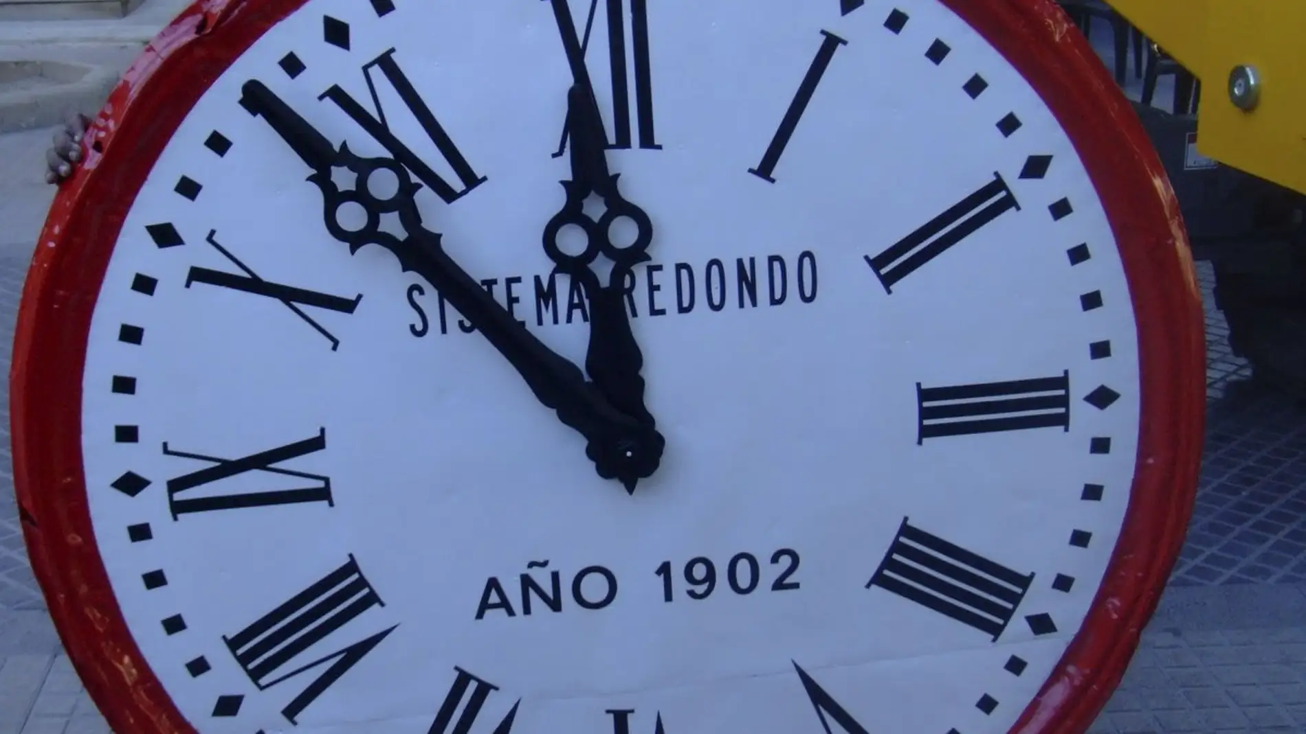 Hoy nos acercamos al reloj municipal de Almoradi con su historiador Jose Antonio Latorre 