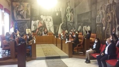 Momento en el que todos los diputados aprueban los presupuestos de la Diputación Momento en el que todos los diputados aprueban los presupuestos de la Diputación