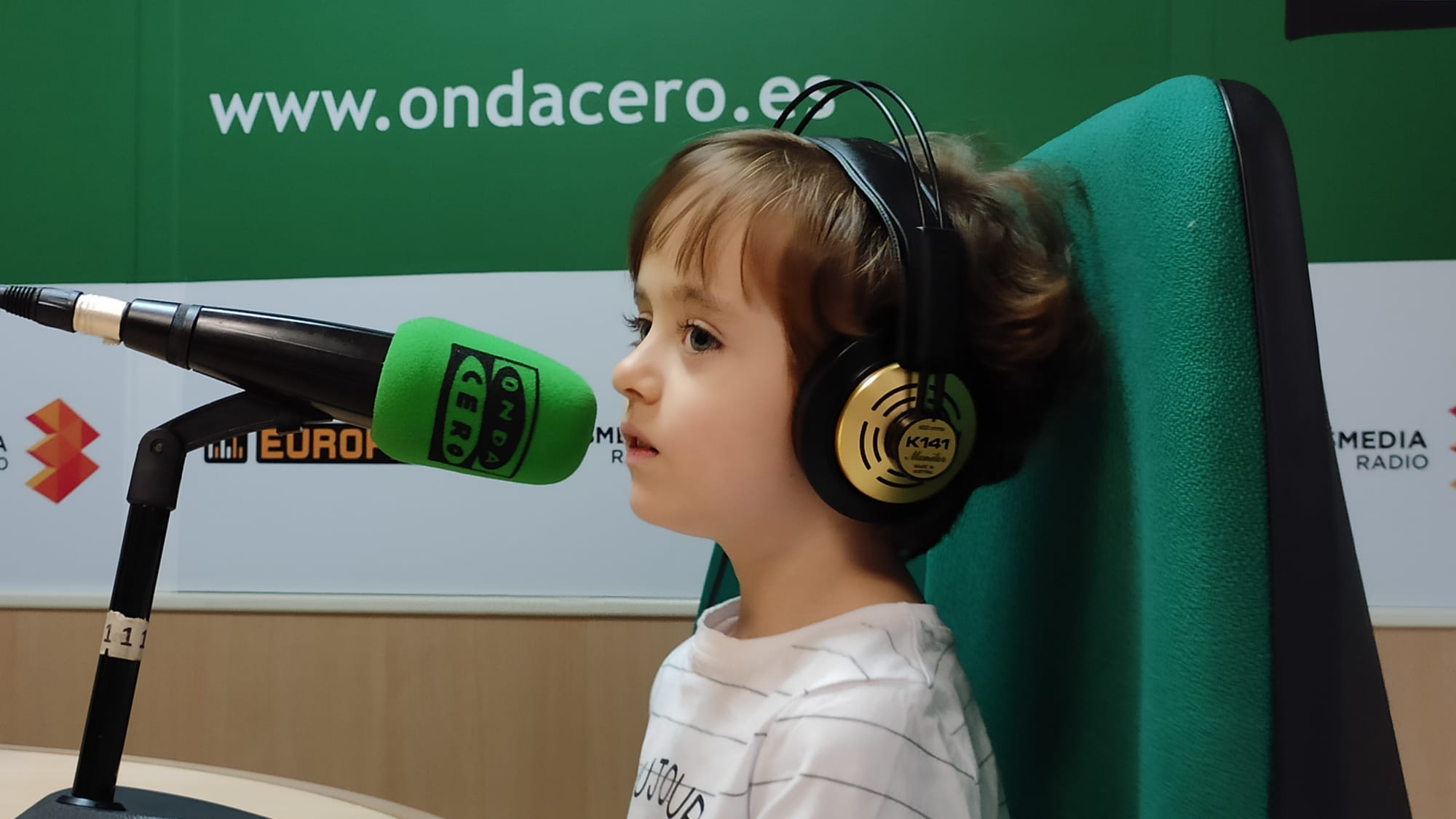 " En mi cole jugamos todos juntos niñas y niños y lo pasamos muy bien" " En mi cole jugamos todos juntos niñas y niños y lo pasamos muy bien"