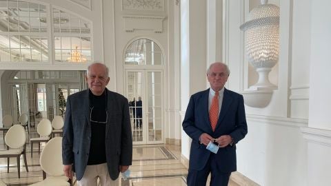 El arquitecto del proyetco del hotel-torre del Puerto de M&aacute;laga y el representante del fondo inversor catar&iacute; en Espa&ntilde;a