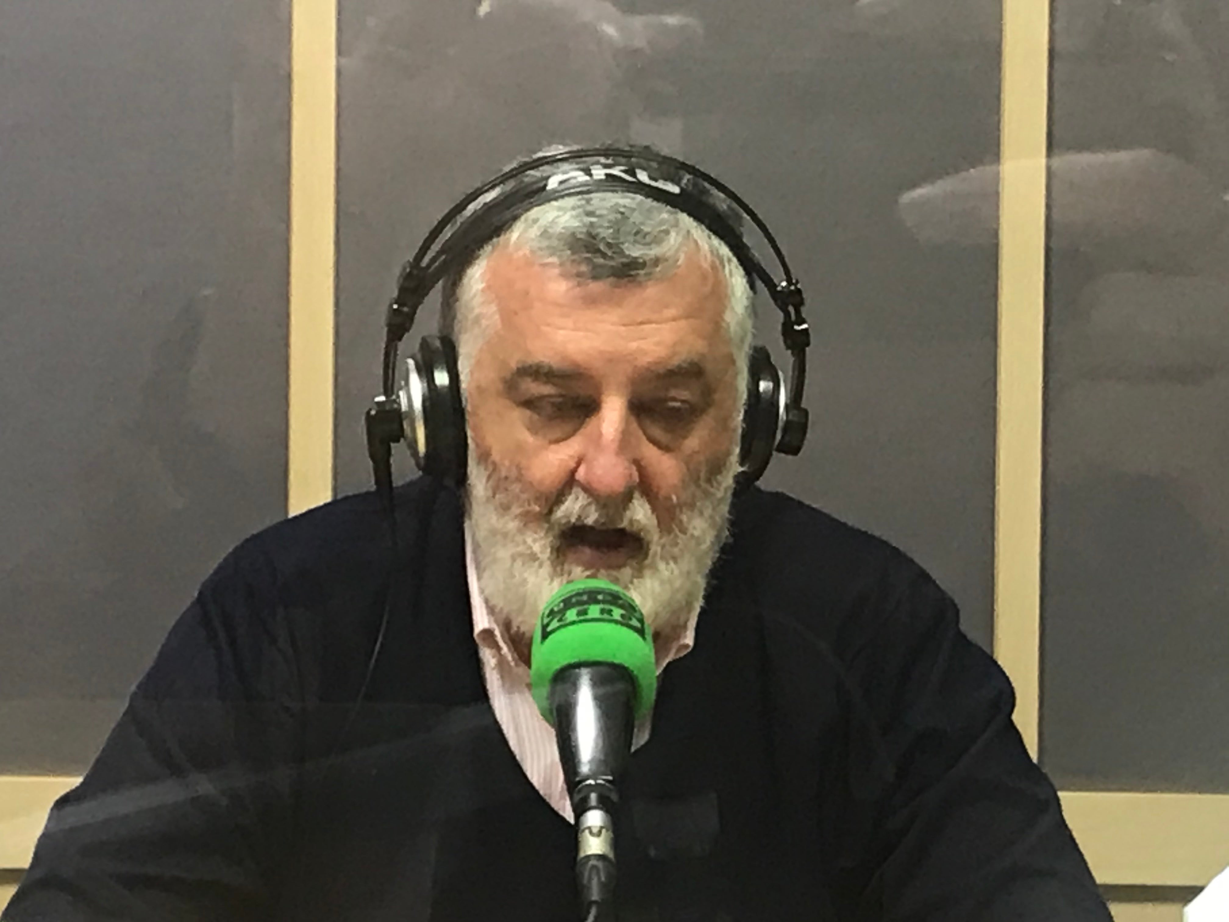 Francisco Trujillo cree que no se puede estar permanentemente reponiendo arena. A su vez espera que, de una u otra forma, haya Semana Santa. Francisco Trujillo cree que no se puede estar permanentemente reponiendo arena. A su vez espera que, de una u otra forma, haya Semana Santa.