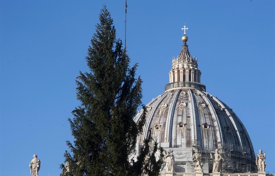 El Vaticano sorprende poniendo un astronauta en su Belén postmoderno de Navidad El Vaticano sorprende poniendo un astronauta en su Belén postmoderno de Navidad