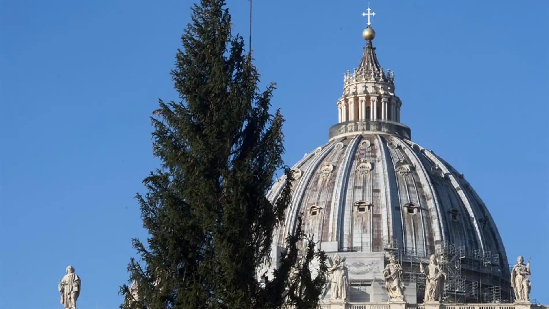 El Vaticano sorprende poniendo un astronauta en su Belén postmoderno de Navidad