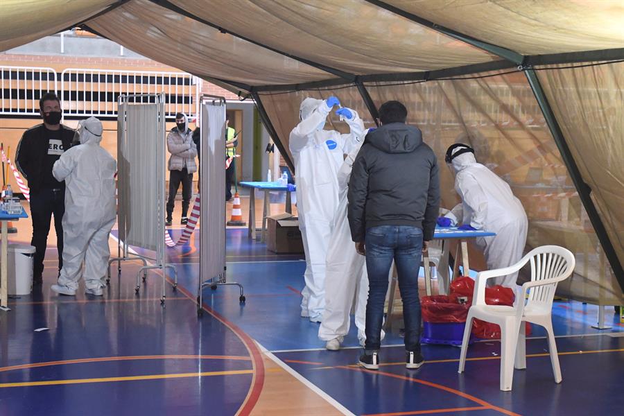 Datos del coronavirus en España: Sanidad notifica 388 muertes y 10.328 contagios Datos del coronavirus en España: Sanidad notifica 388 muertes y 10.328 contagios