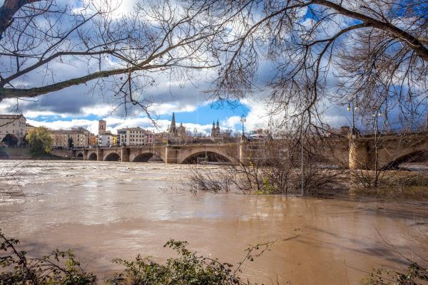 Mesa de Redacción: La crecida del Ebro llega a Zaragoza Mesa de Redacción: La crecida del Ebro llega a Zaragoza