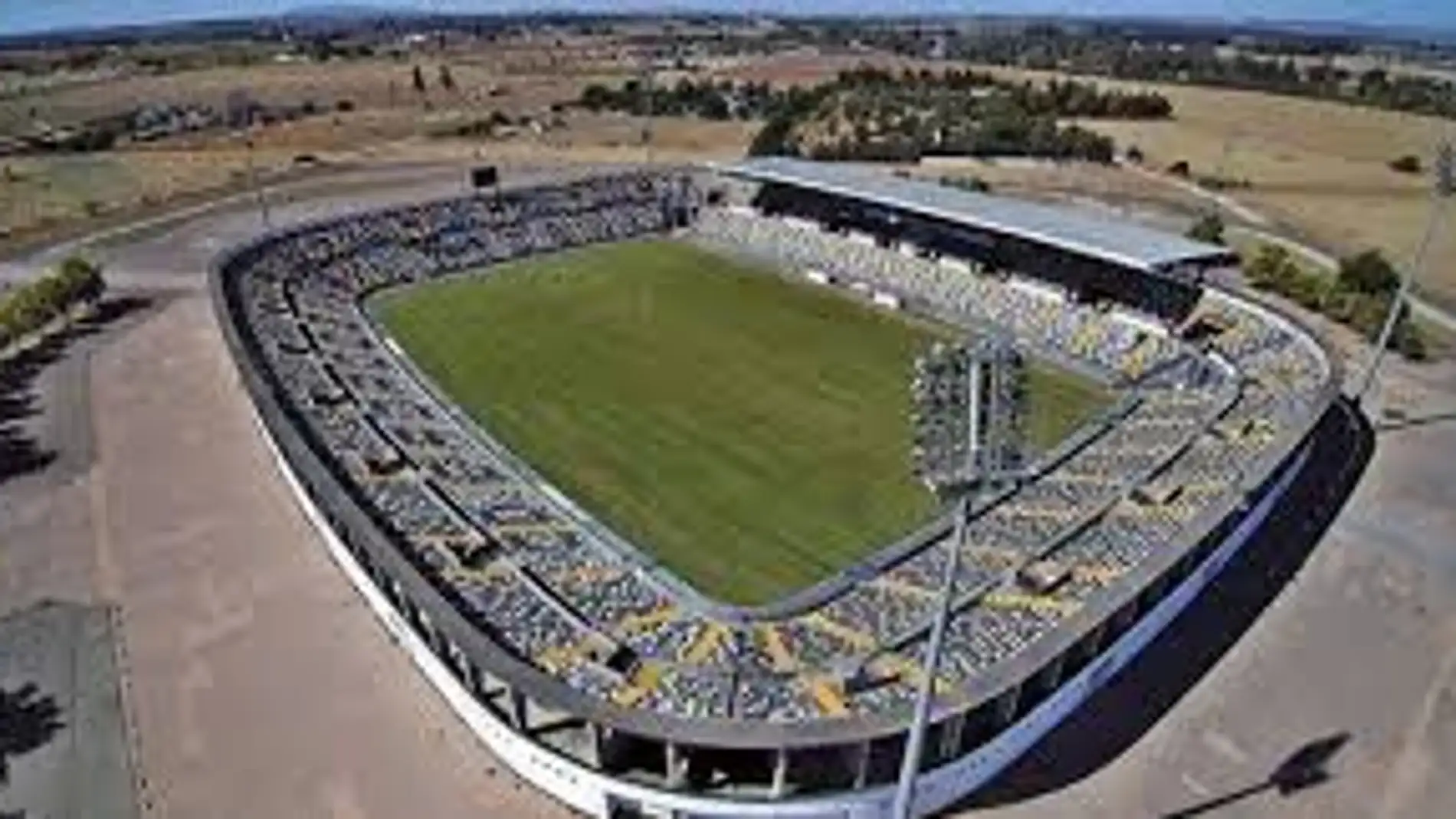 El Ayuntamiento de Badajoz y el CD Badajoz formalizan el convenio de cesión del estadio Nuevo Vivero