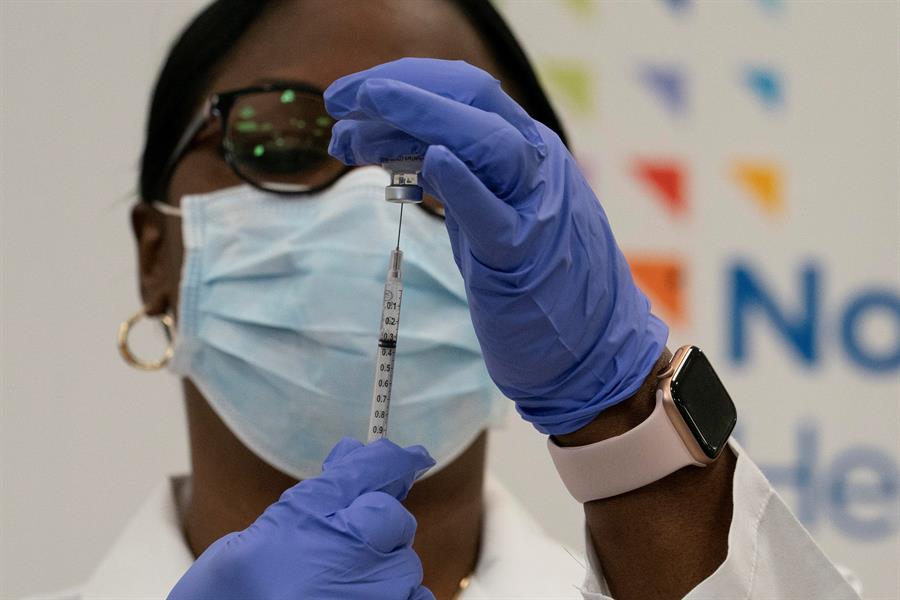Daniel López-Acuña, epidemiólogo: "Si no somos más restrictivos, caminamos a una tercera ola después de Navidad" Daniel López-Acuña, epidemiólogo: "Si no somos más restrictivos, caminamos a una tercera ola después de Navidad"