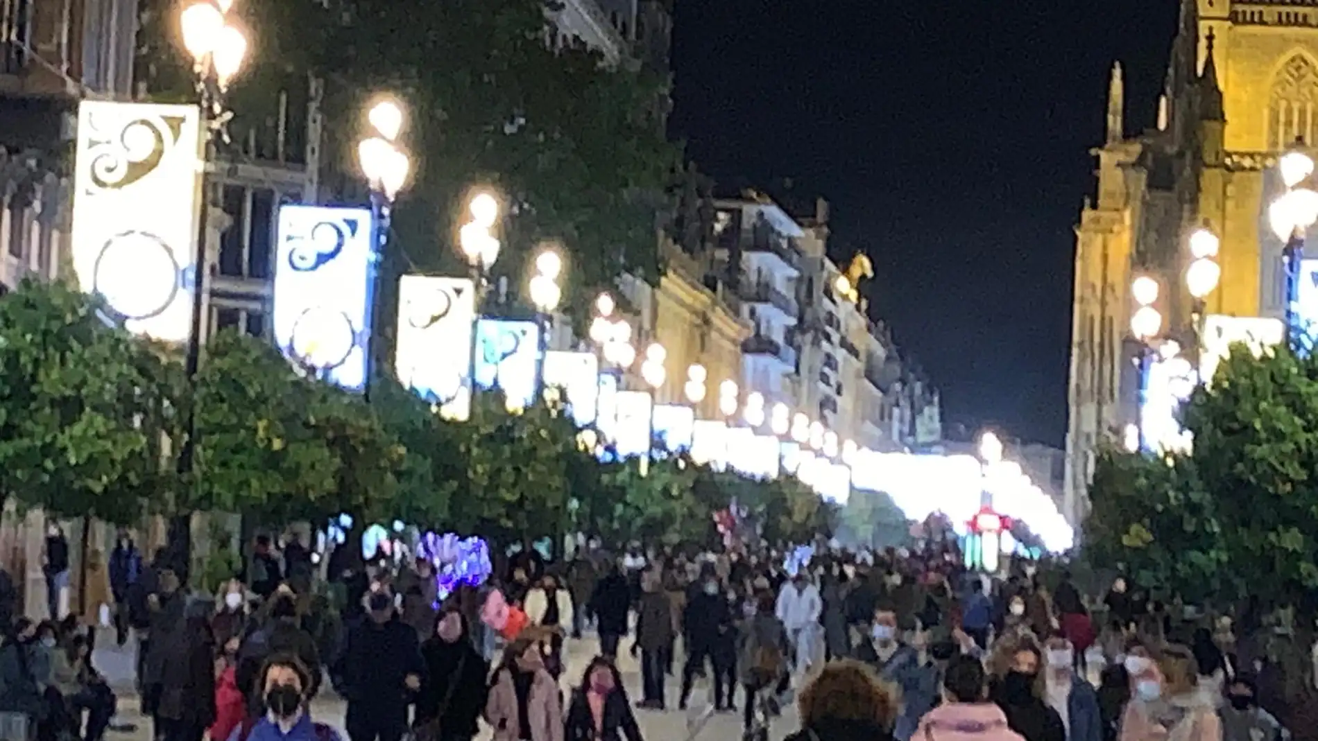 El ayuntamiento de Sevilla modulará el horario del alumbrado navideño en la capital para evitar aglomeraciones 