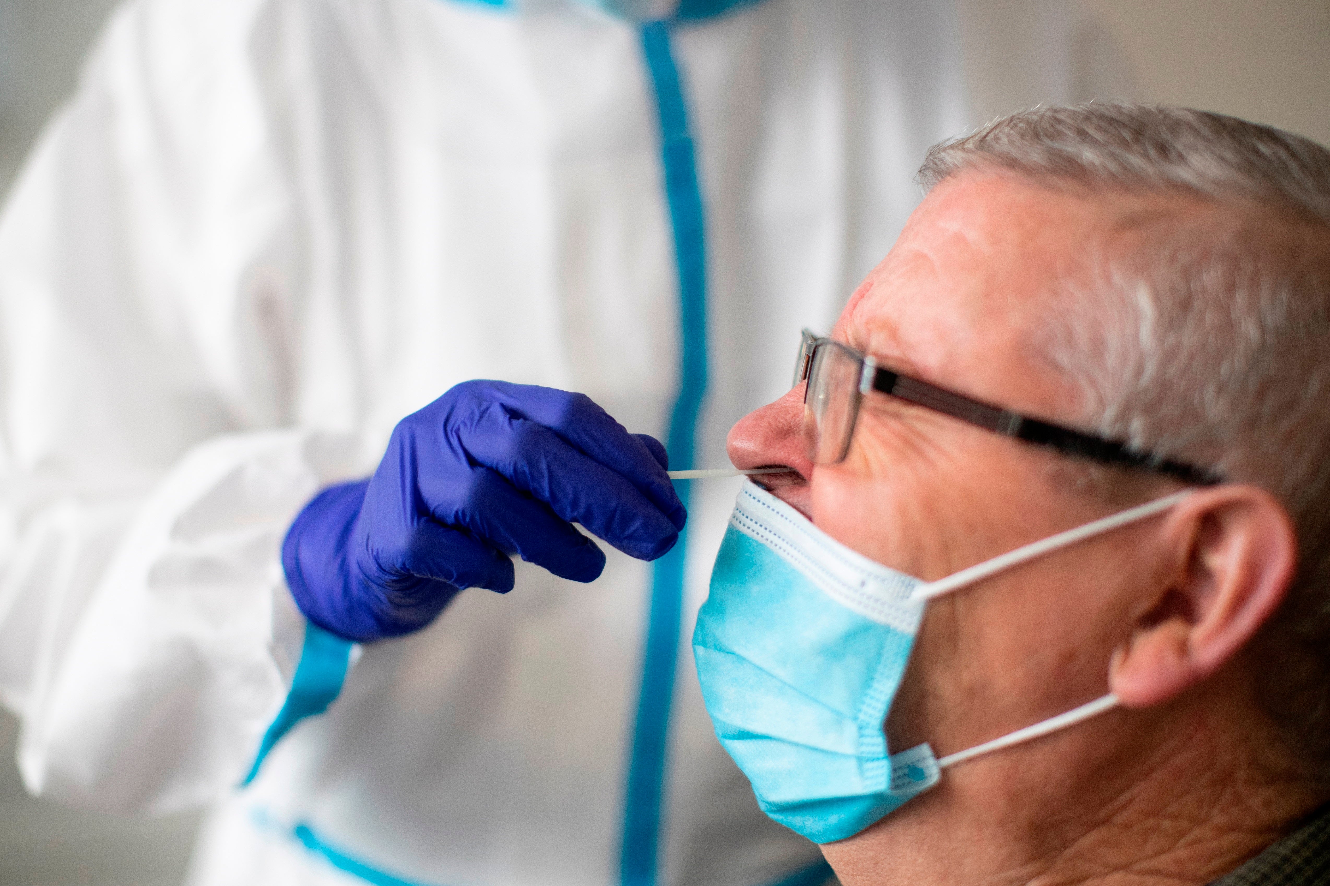 La consulta médica: ¿Es recomendable hacerse un PCR o test de antígenos antes de reunirse con la familia? La consulta médica: ¿Es recomendable hacerse un PCR o test de antígenos antes de reunirse con la familia?