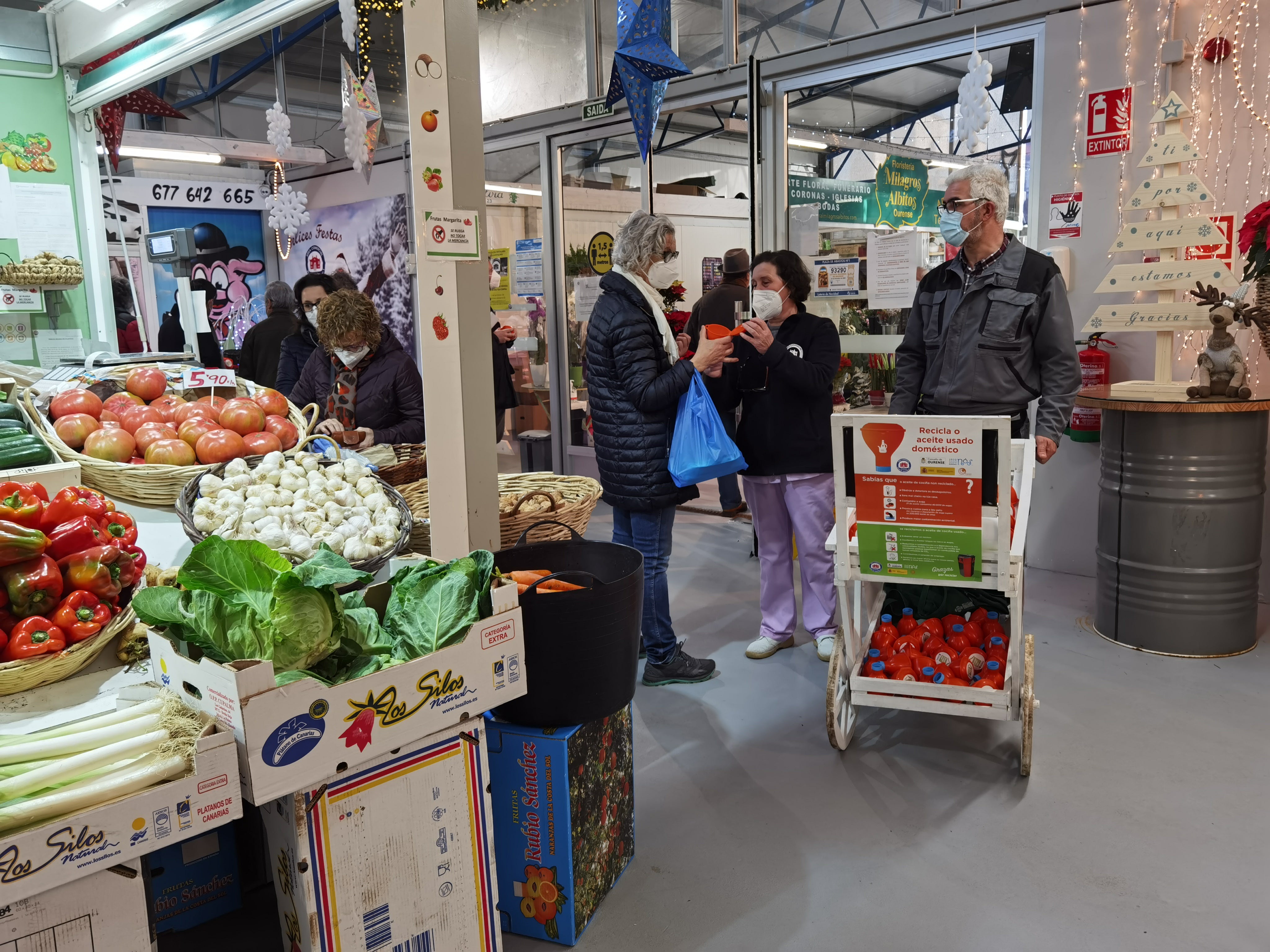 O Concello e os comerciantes da Praza de Abastos únense para incentivar a reciclaxe de aceite usado O Concello e os comerciantes da Praza de Abastos únense para incentivar a reciclaxe de aceite usado