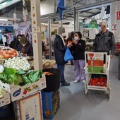 O Concello e os comerciantes da Praza de Abastos únense para incentivar a reciclaxe de aceite usado O Concello e os comerciantes da Praza de Abastos únense para incentivar a reciclaxe de aceite usado