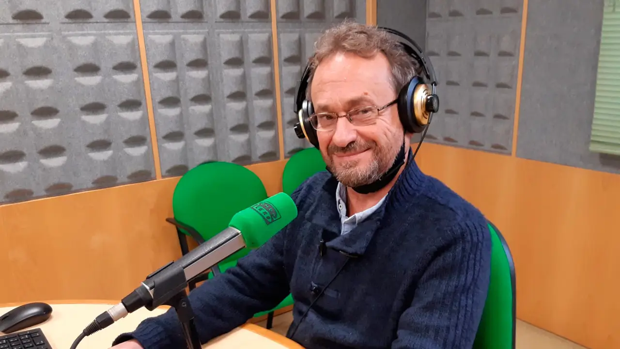 Luis Gorrachategui Santos, en los estudios de Onda Cero Luis Gorrachategui Santos, en los estudios de Onda Cero