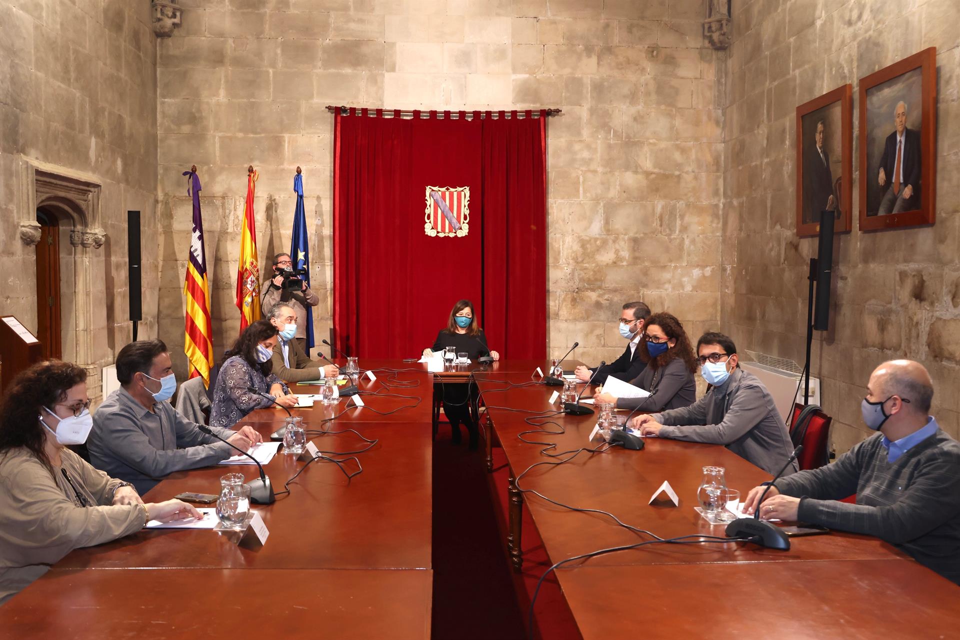 Bares y restaurantes de Mallorca podrán solicitar ayudas de 1.500 euros ante las medidas del nivel 4 Bares y restaurantes de Mallorca podrán solicitar ayudas de 1.500 euros ante las medidas del nivel 4