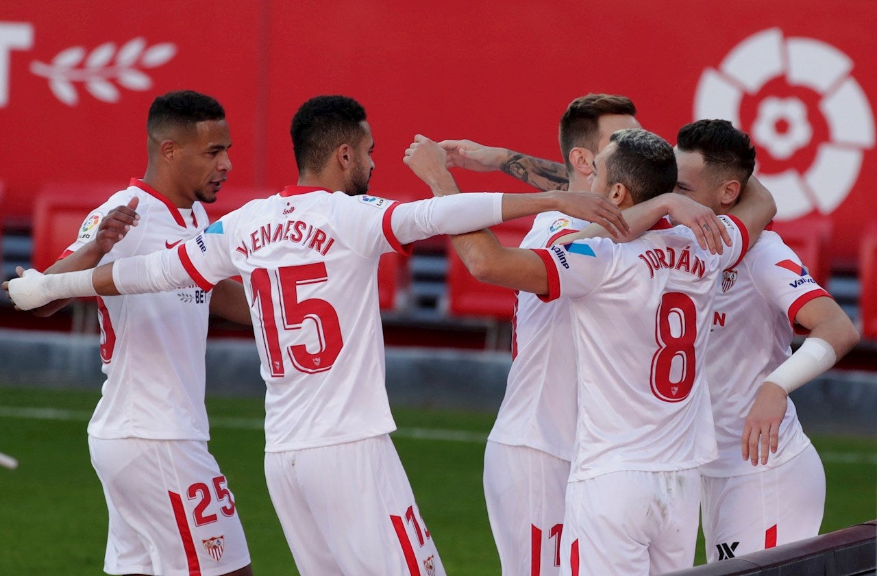 El Sevilla vence al Villarreal en el duelo por la Champions El Sevilla vence al Villarreal en el duelo por la Champions