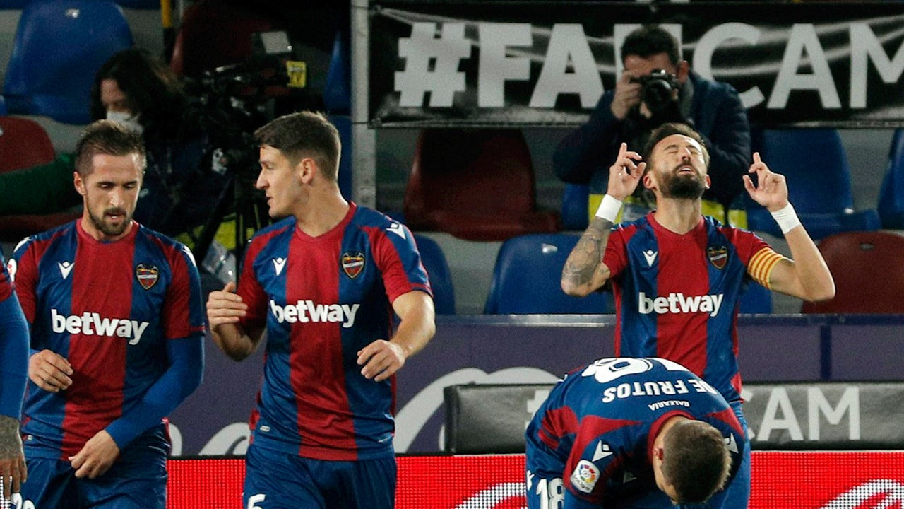 El Levante pasó de la goleada a pedir la hora ante el Betis El Levante pasó de la goleada a pedir la hora ante el Betis