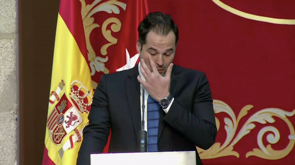 Aguado se emociona al recordar a los fallecidos por Covid-19: "No podemos olvidarnos de la gente que ya no está" Aguado se emociona al recordar a los fallecidos por Covid-19: "No podemos olvidarnos de la gente que ya no está"