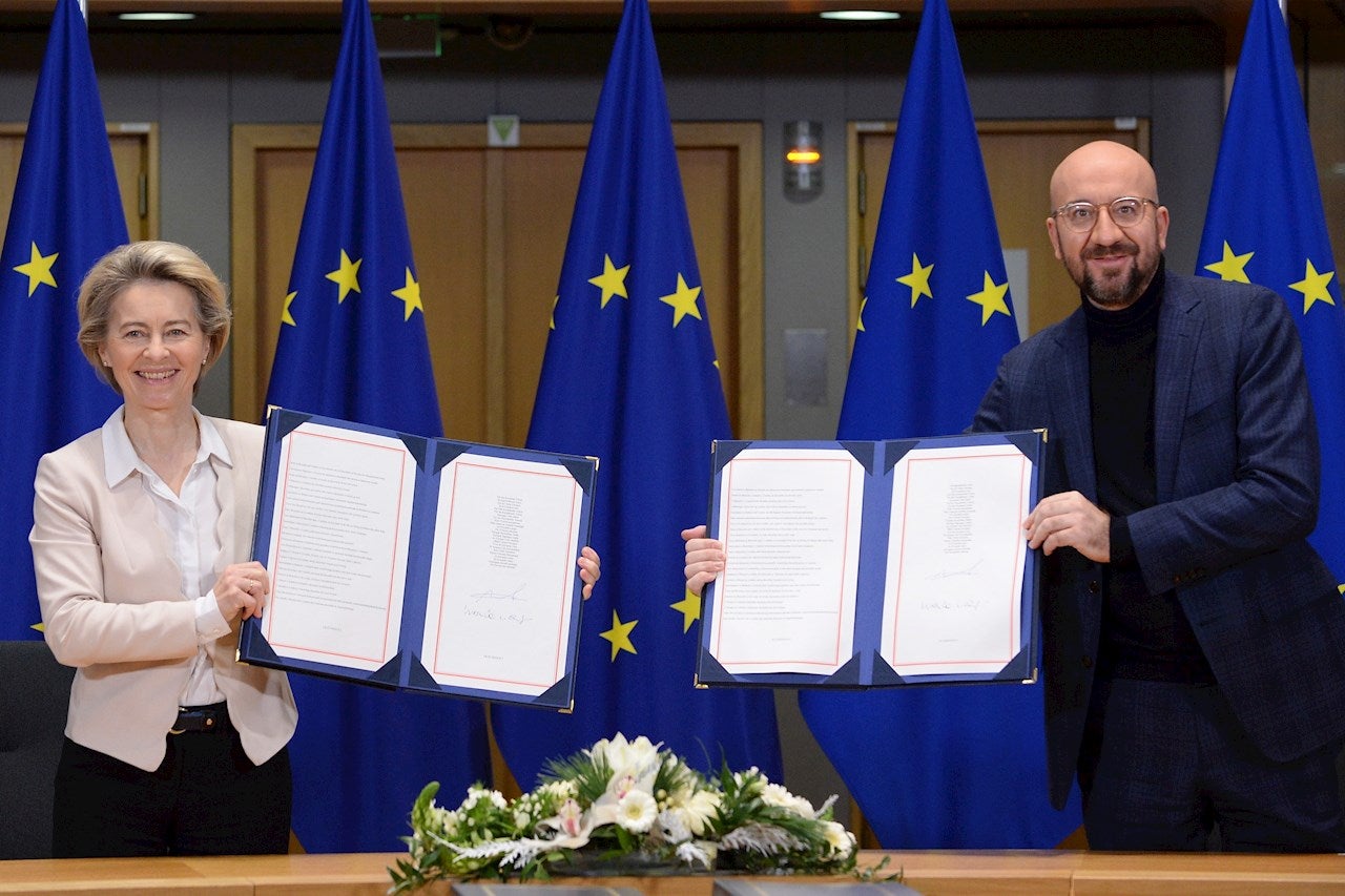 La Unión Europea firma el acuerdo para su futura relación con el Reino Unido La Unión Europea firma el acuerdo para su futura relación con el Reino Unido