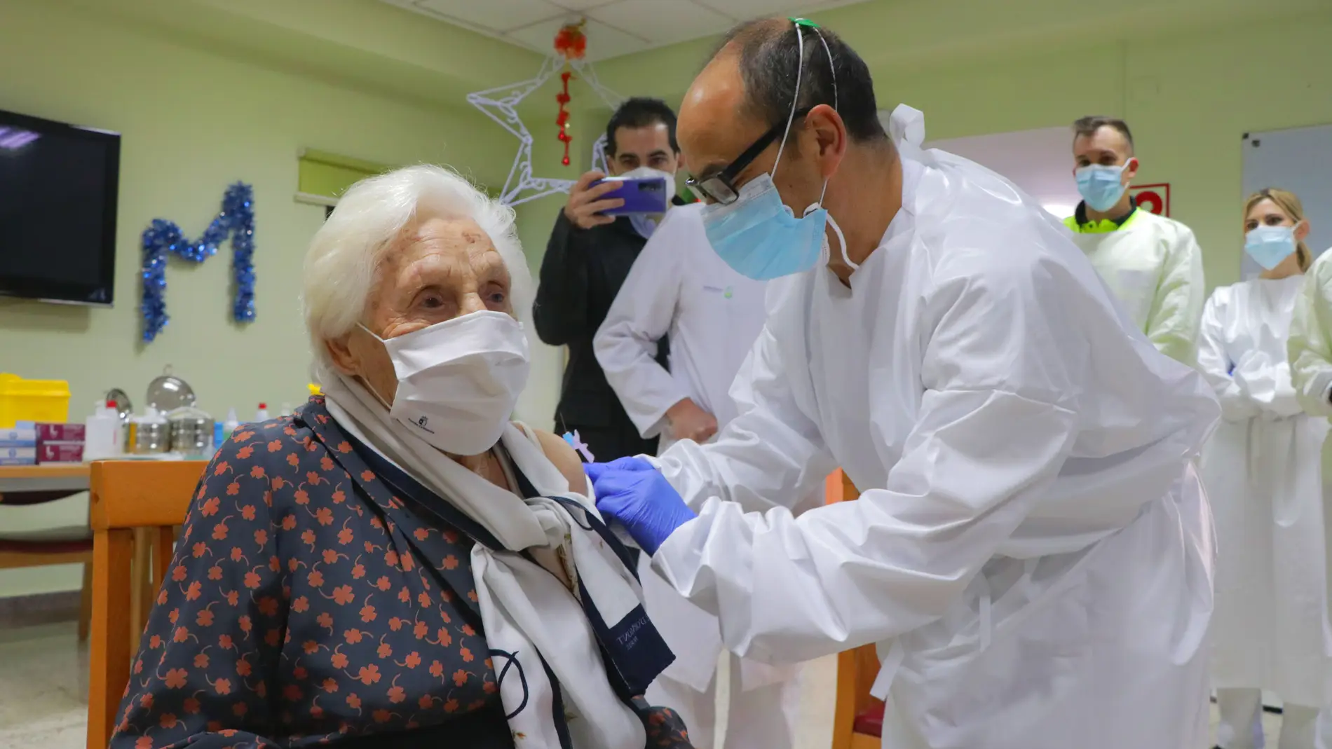 Magdalena Acosta, de 100 años, primera ciudadrealeña en ser vacunada contra el Covid-19