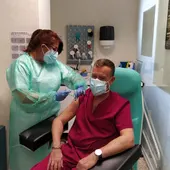 enfermero vacuna COVID enfermero vacuna COVID