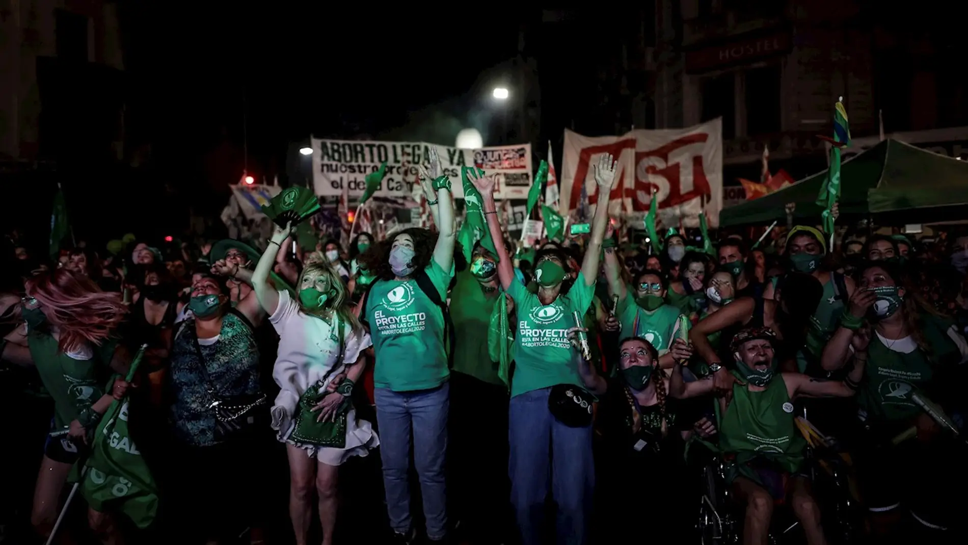  Manifestantes acampan fuera del Congreso en Buenos Aires (Argentina) sobre la legalización del aborto