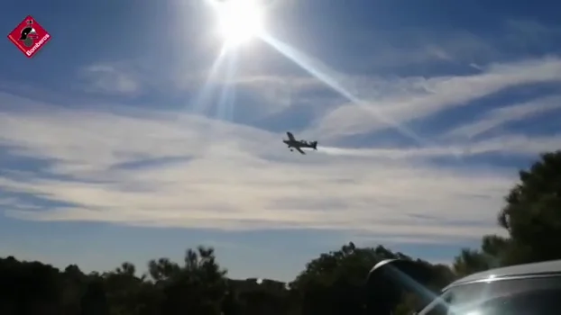Un hidroavión descarga agua sobre el incendio registrado en Santa Pola. Un hidroavión descarga agua sobre el incendio registrado en Santa Pola.