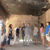 Juan Adrada explicando el calendario del Templo de Hathor en Dendera