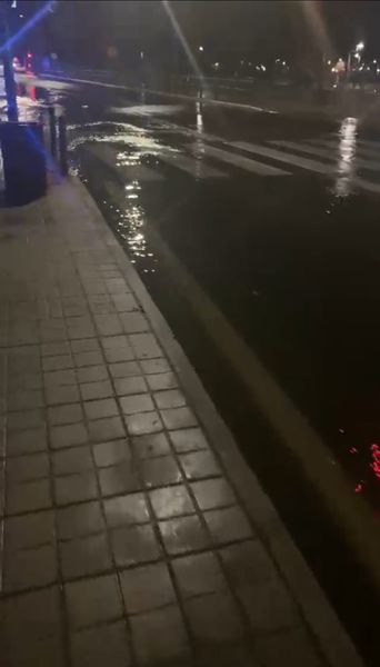 La rotura de una tubería inunda las inmediaciones del Parque de Gasset en Ciudad Real La rotura de una tubería inunda las inmediaciones del Parque de Gasset en Ciudad Real