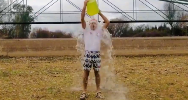 Los vecinos del río Bullaque se bañan virtualmente para despedir el año 2020 Los vecinos del río Bullaque se bañan virtualmente para despedir el año 2020