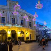 Ayuntamiento iluminado por las fiestas