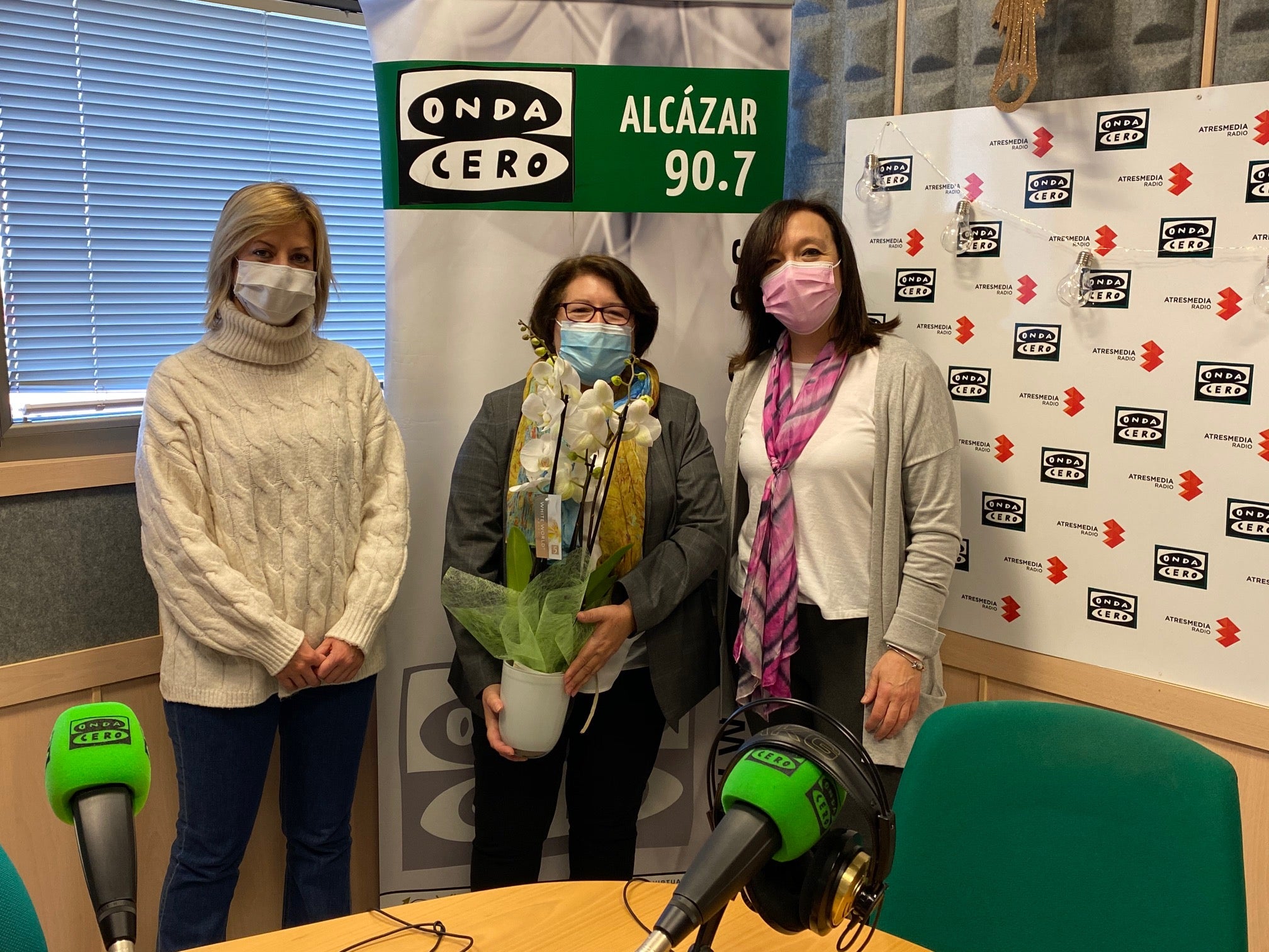 La alcaldesa despide el año en Onda Cero y desea lo mejor a la periodista Domin Villarejo que se prejubila La alcaldesa despide el año en Onda Cero y desea lo mejor a la periodista Domin Villarejo que se prejubila