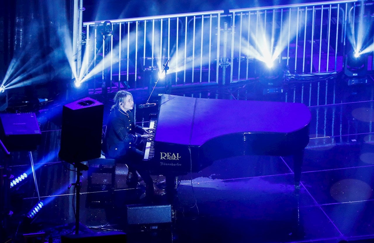 Nacho Cano despide el 2020 en una Puerta del Sol vacía en homenaje a las víctimas del coronavirus Nacho Cano despide el 2020 en una Puerta del Sol vacía en homenaje a las víctimas del coronavirus