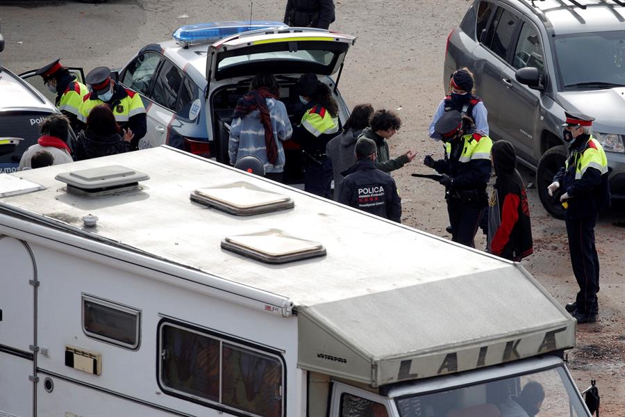 Desalojan la 'rave' de Llinars tras más de 40 horas de fiesta Desalojan la 'rave' de Llinars tras más de 40 horas de fiesta