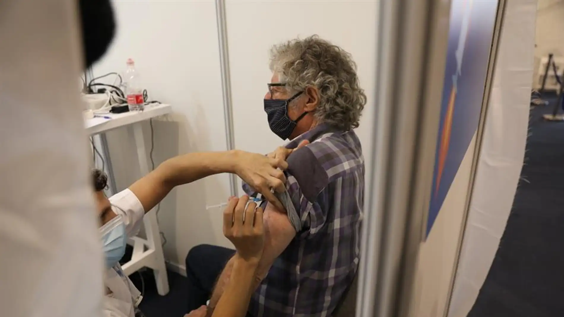 Israel lidera la carrera mundial de la vacunación 