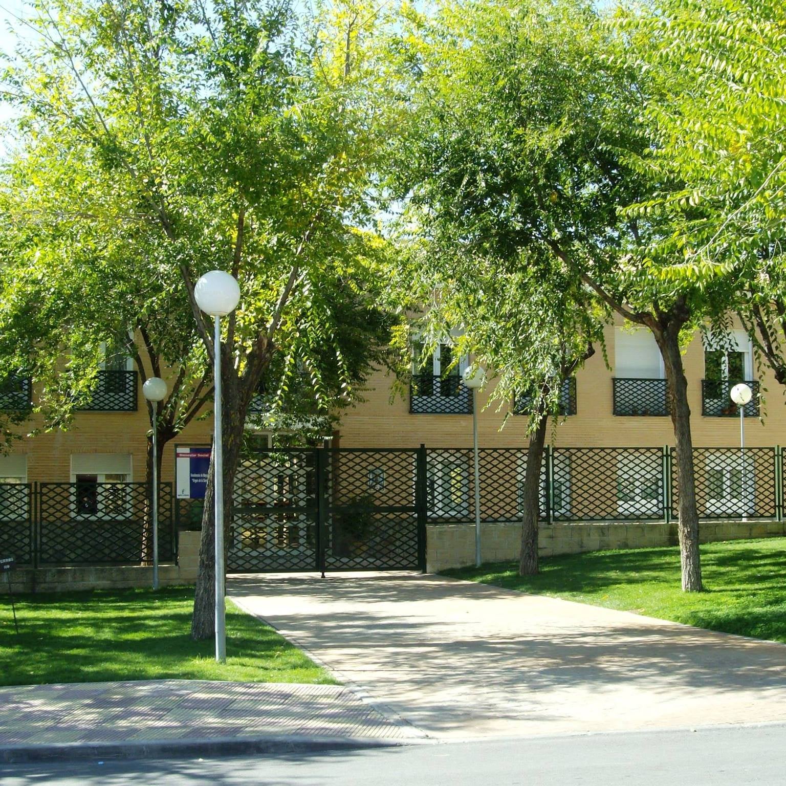 2 mujeres son trasladadas al hospital tras el incendio en una residencia de Villarrubia de los Ojos 2 mujeres son trasladadas al hospital tras el incendio en una residencia de Villarrubia de los Ojos