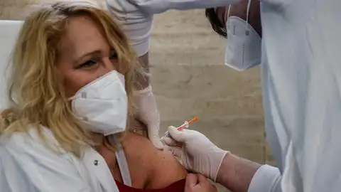 Restricciones por el coronavirus, campaña de vacunación, contagios y últimas noticias de la Covid en España y el mundo hoy Restricciones por el coronavirus, campaña de vacunación, contagios y últimas noticias de la Covid en España y el mundo hoy